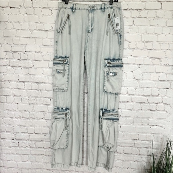 BLANK NYC Franklin Rib Cage Light Blue Jeans with Oversized Cargo Pockets--28 - Picture 3 of 15